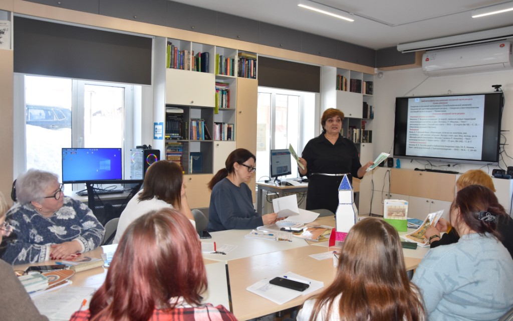 СЕКРЕТЫ БИБЛИОГРАФИЧЕСКИХ ПОСОБИЙ: КАК СОВРЕМЕННАЯ    БИБЛИОТЕКА УДИВЛЯЕТ ЧИТАТЕЛЯ